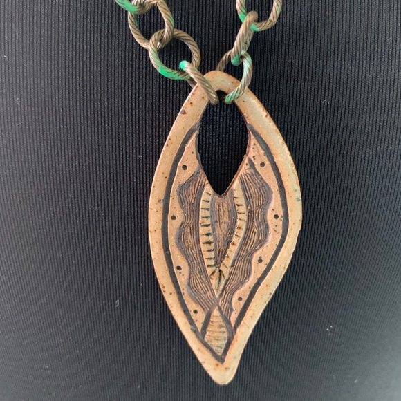 Necklace leaf pottery pendant - Picture 2 of 10